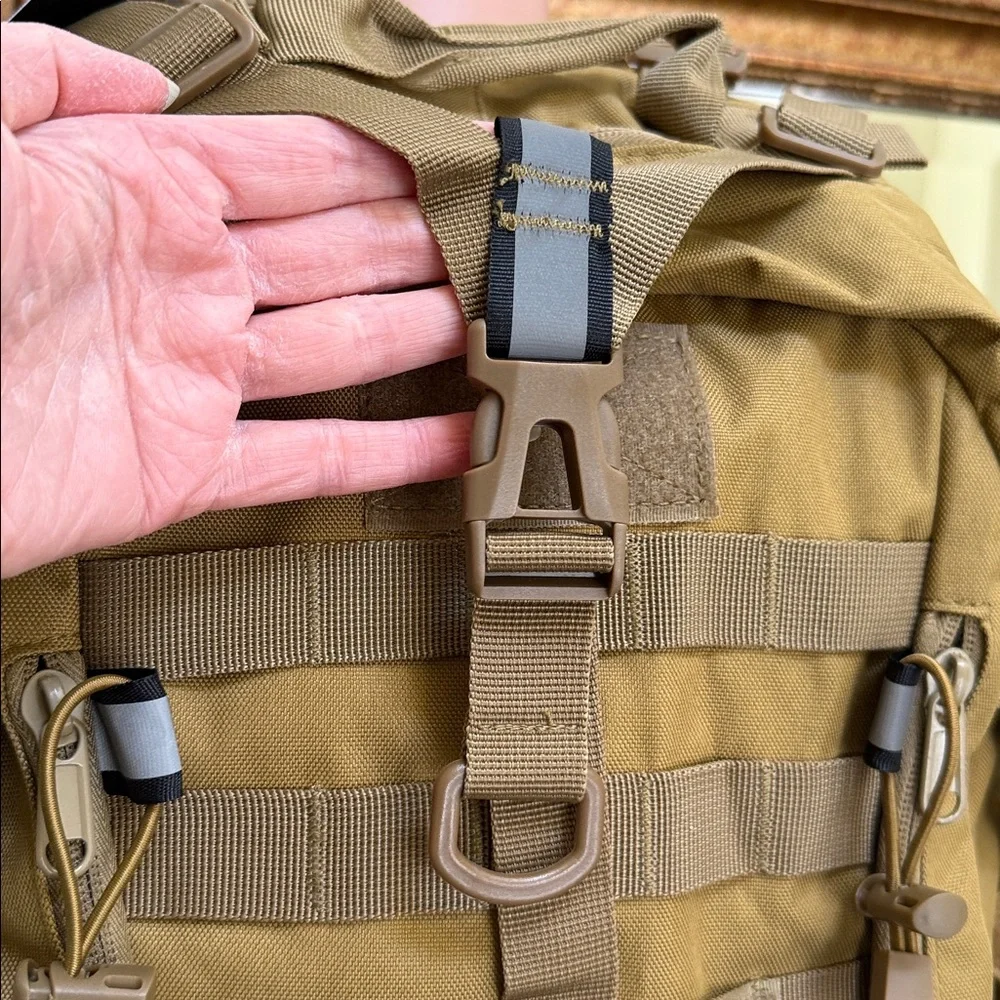 Hunters Bagpack 20” Pro Grade. Pockets and storage areas. Brown.